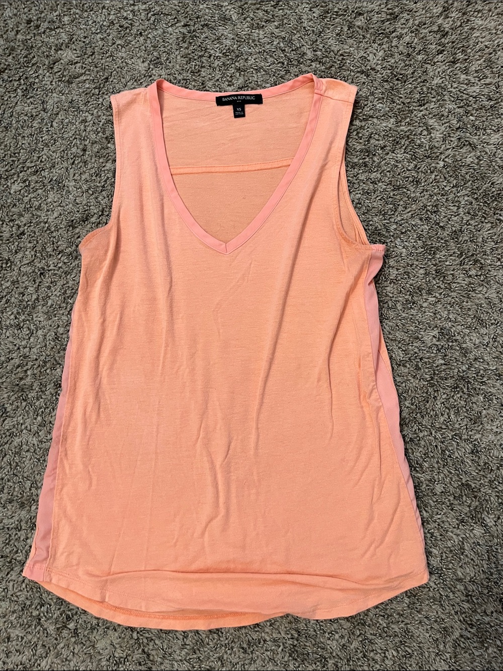 ☀️ Banana Republic Peach V-Neck Sleeveless Tank Top